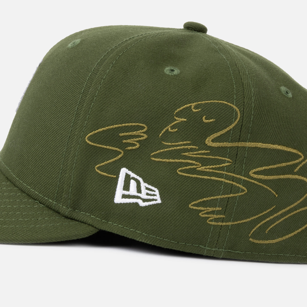 チリング New Era キャップ